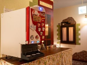 食事中はなんでドリンクバーが使えないの？